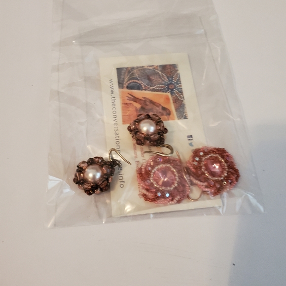 SDE Designs 2 sets of beaded earrings - Picture 3 of 5